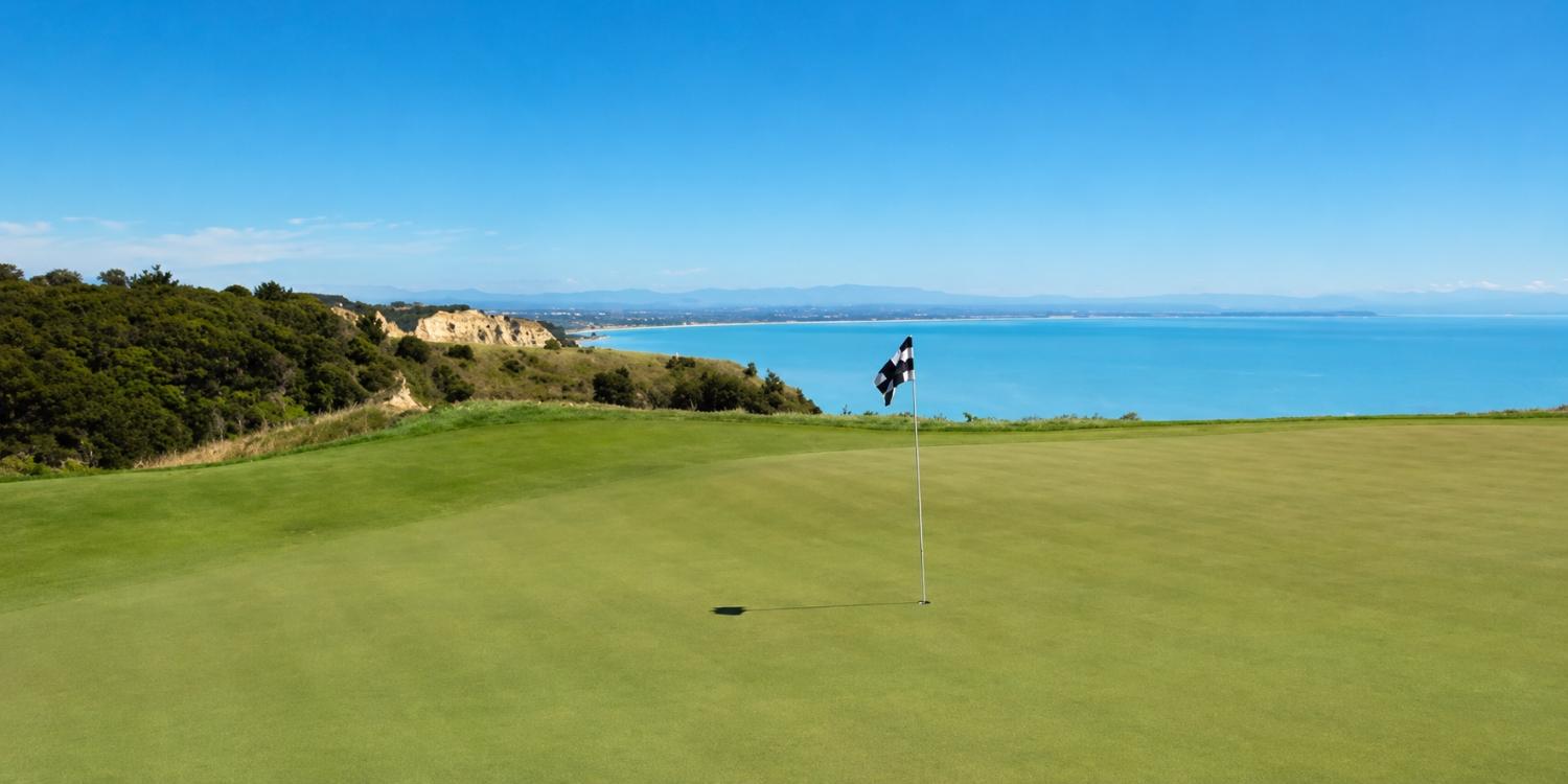 Some Front 9 holes are on the ocean, too, like the 6th green here.